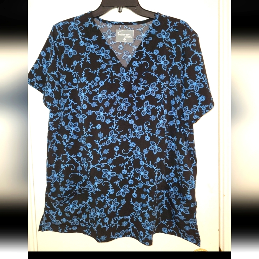 Butter Soft scrub top size LARGE